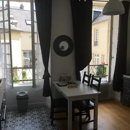 Au Petit Bajocasse - 3 Etoiles Апартаменты *